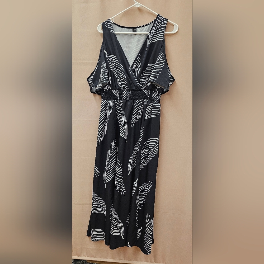 SHEIN Black and White Leaf Pattern Midi Dress